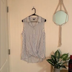 Staccato • sleeveless button up blouse